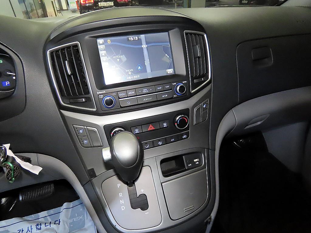 HYUNDAI Starex - Vista 11