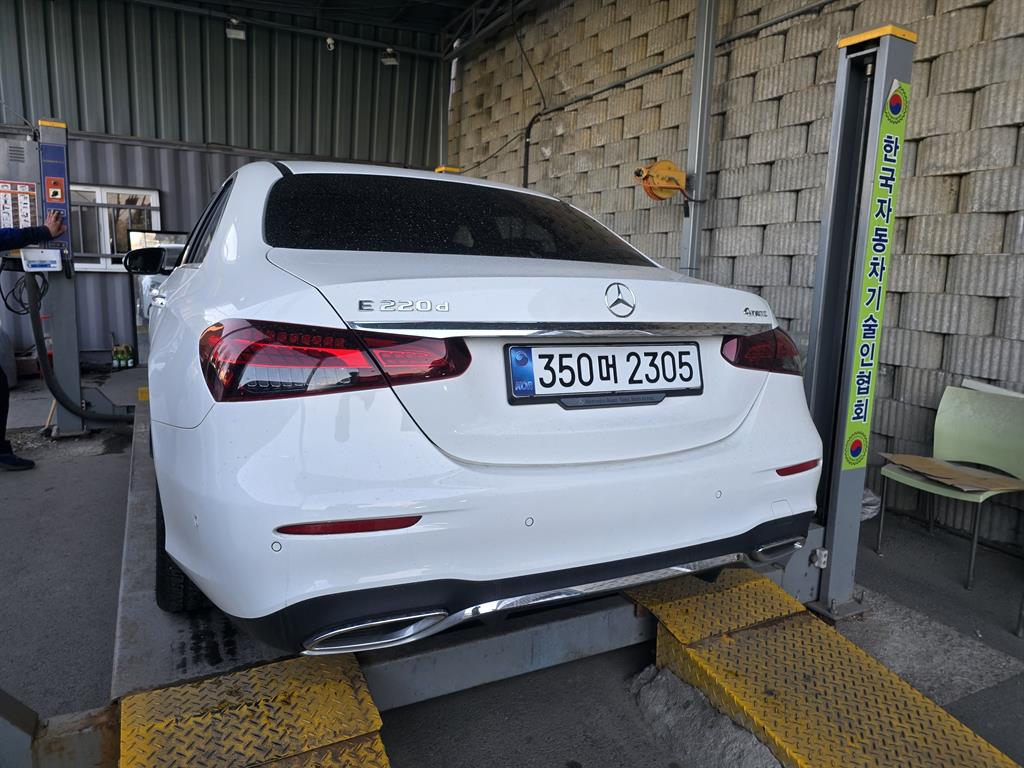 Mercedes Benz E class - Vista 2