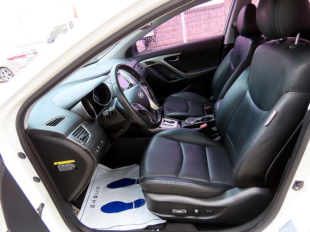 HYUNDAI Avante - Vista 5