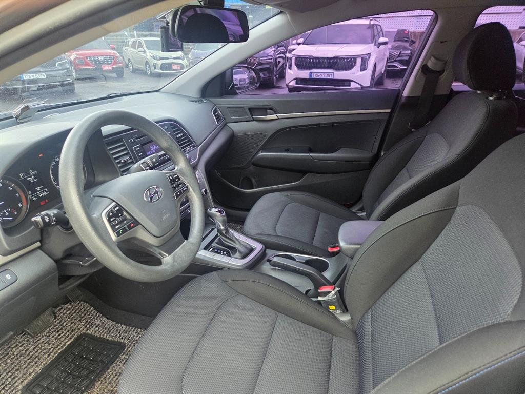 HYUNDAI Avante - Vista 12