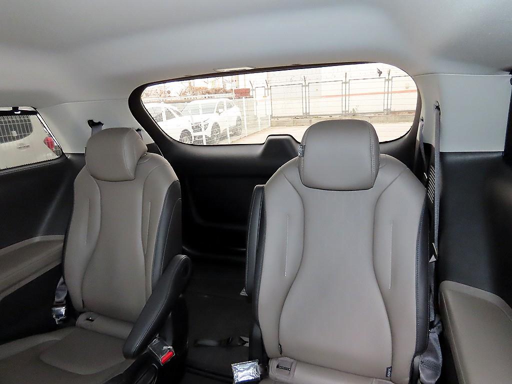 KIA Carnival - Vista 7