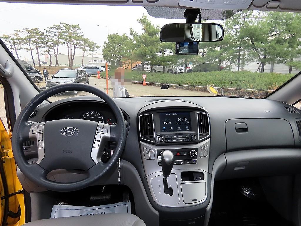HYUNDAI Starex - Vista 8