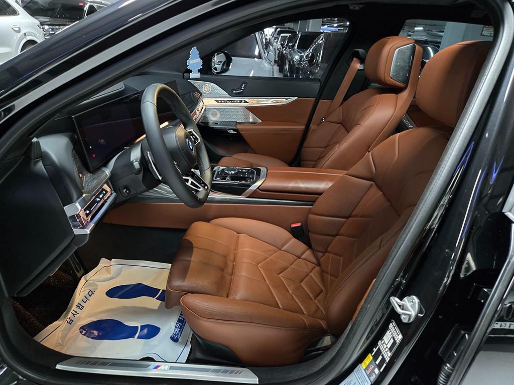 BMW 7 Series - Vista 5