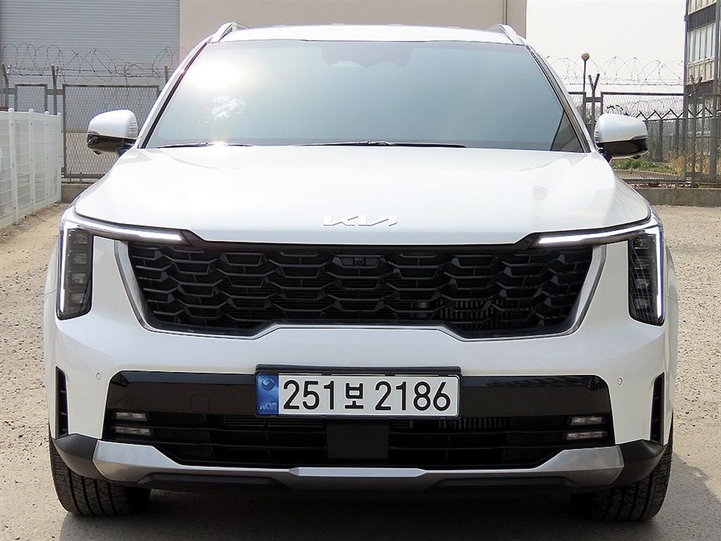 KIA Sorento 2025 Blanco - Importación desde Corea - HF Imports Iquique - Foto 1