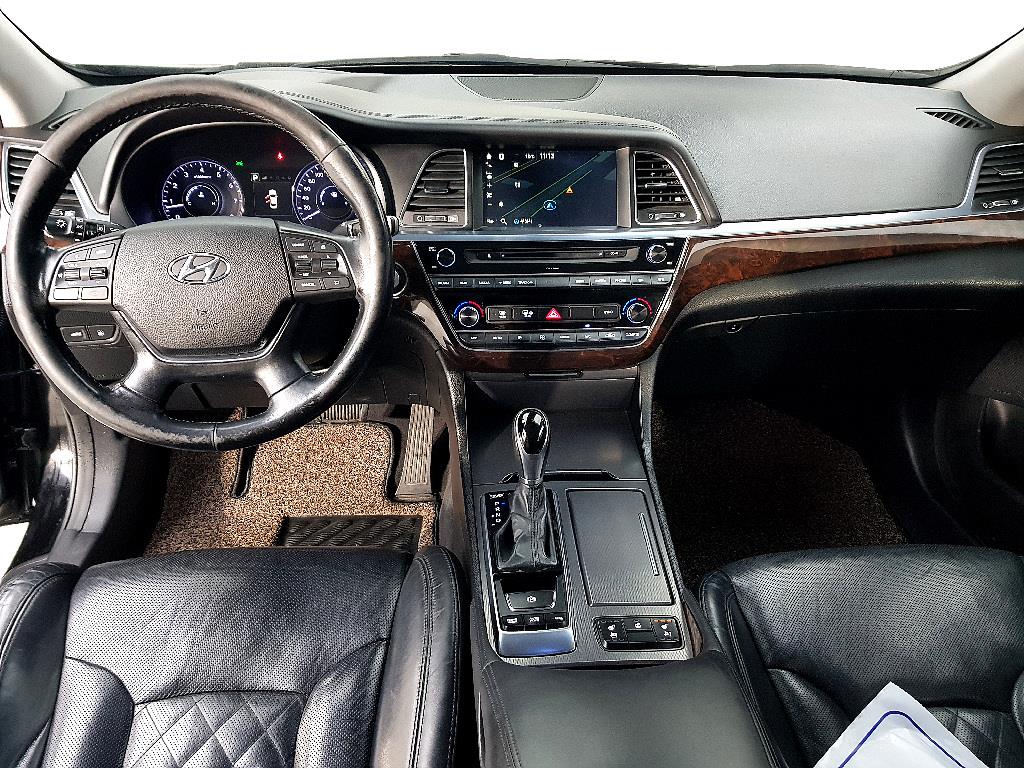 HYUNDAI Aslan - Vista 5