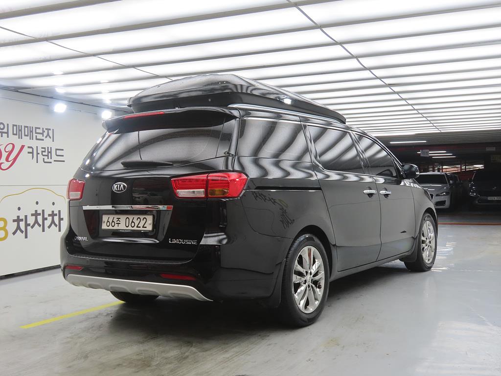 KIA Carnival - Vista 4