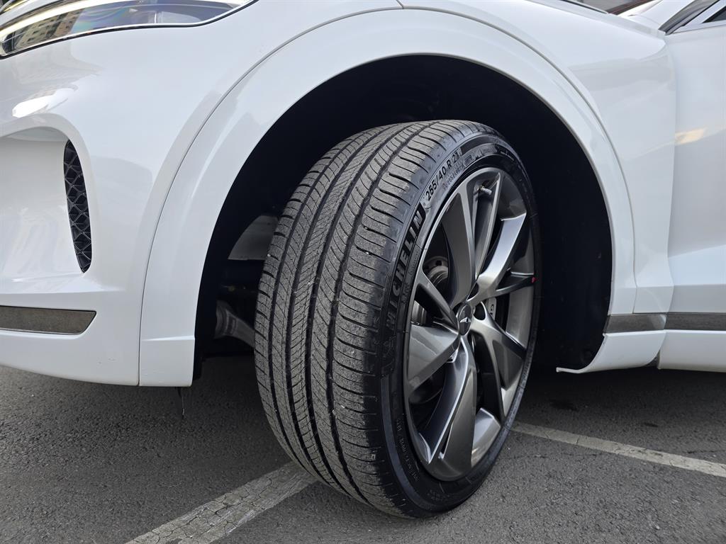 Genesis GV70 - Vista 8