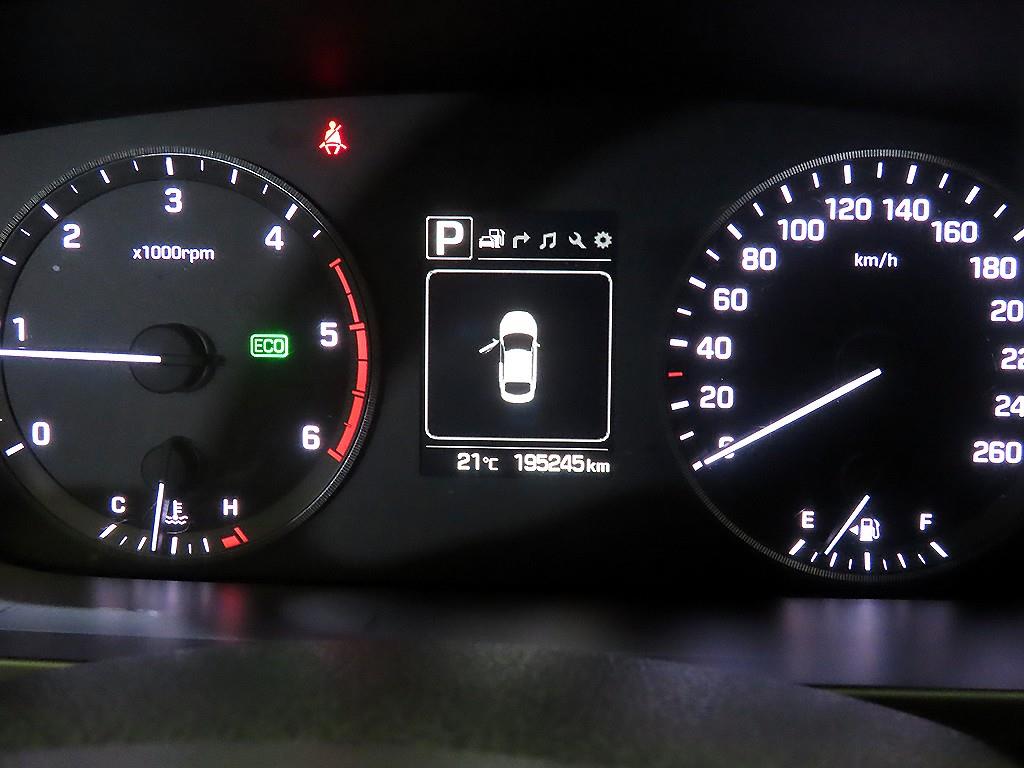 HYUNDAI Sonata - Vista 9