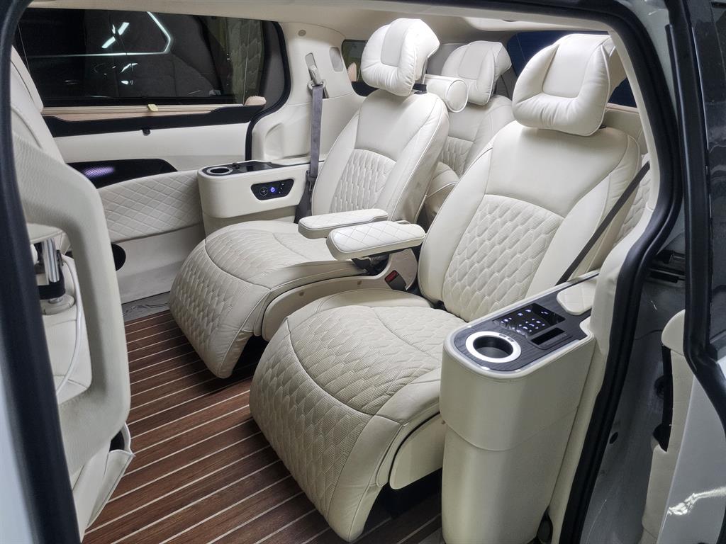 KIA Carnival - Vista 8