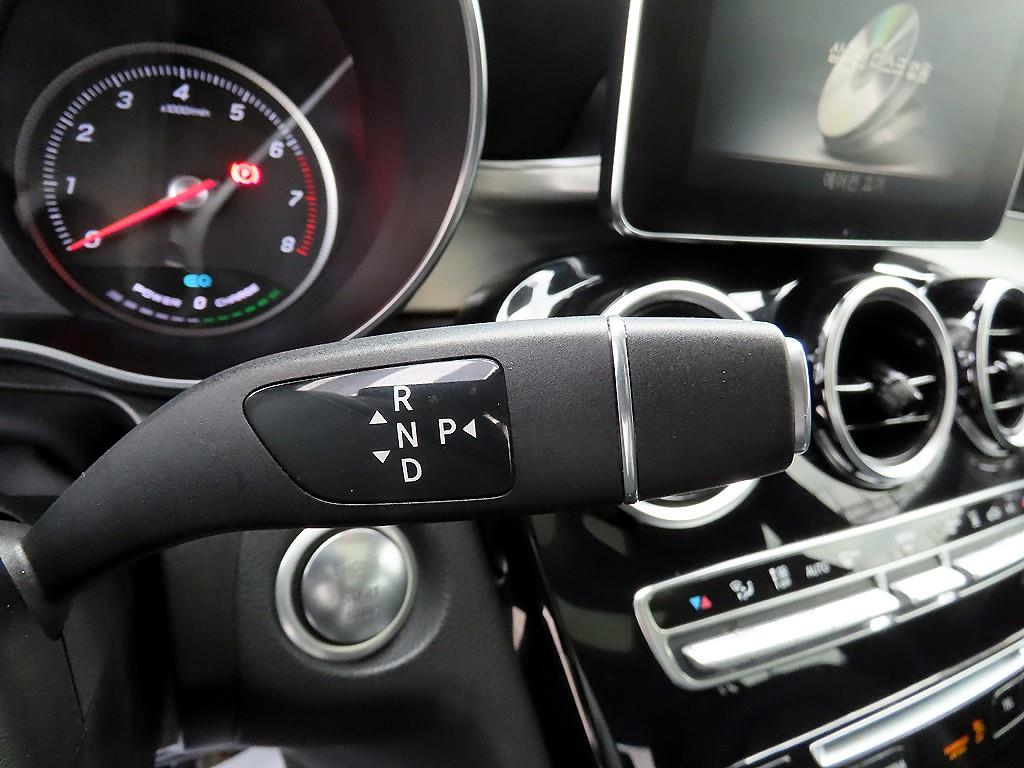 Mercedes Benz GLC Class - Vista 11