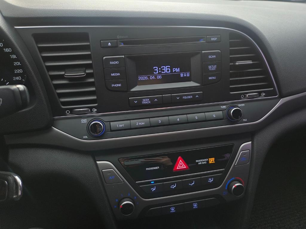 HYUNDAI Avante - Vista 11