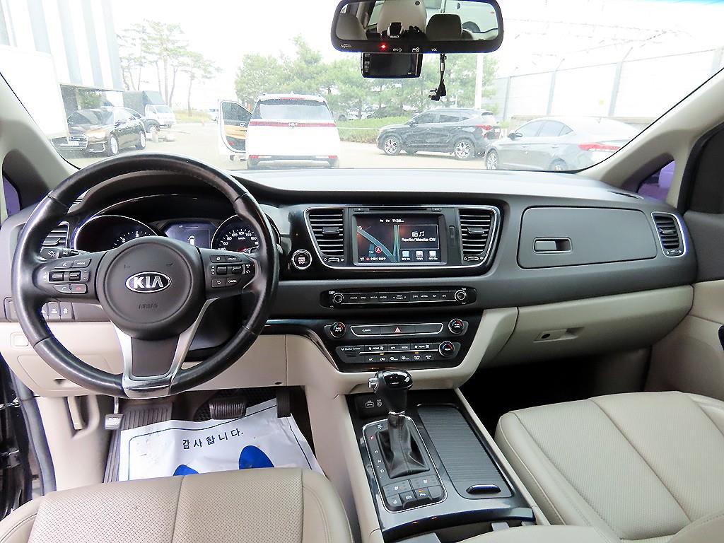 KIA Carnival - Vista 8
