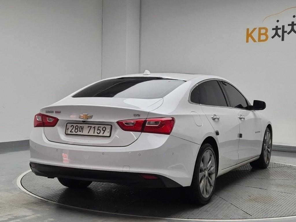 Chevrolet Malibu - Vista 3