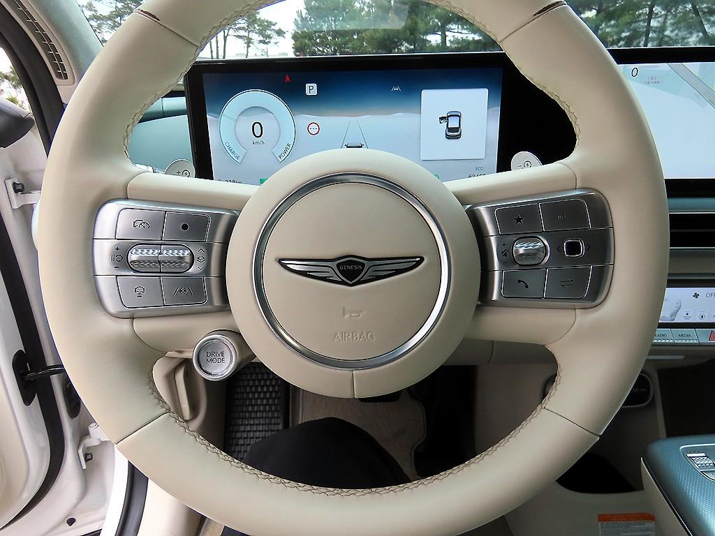 Genesis GV60 - Vista 8