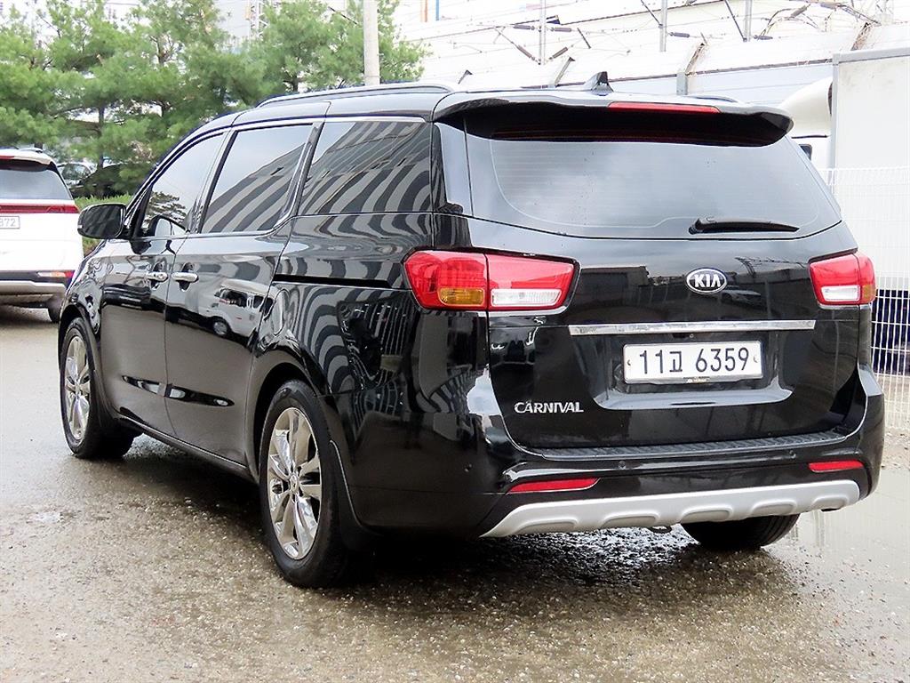 KIA Carnival - Vista 3