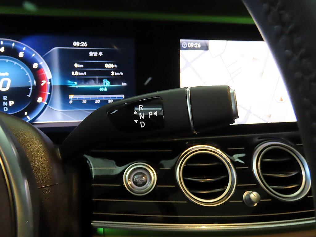 Mercedes Benz E class - Vista 12