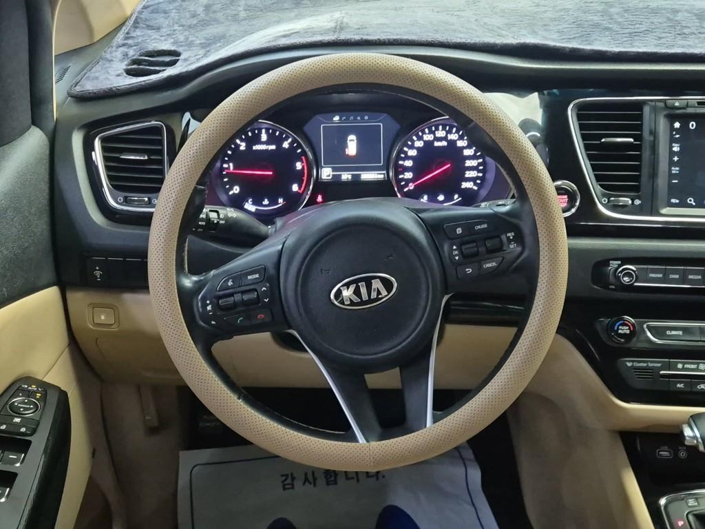 KIA Carnival - Vista 9