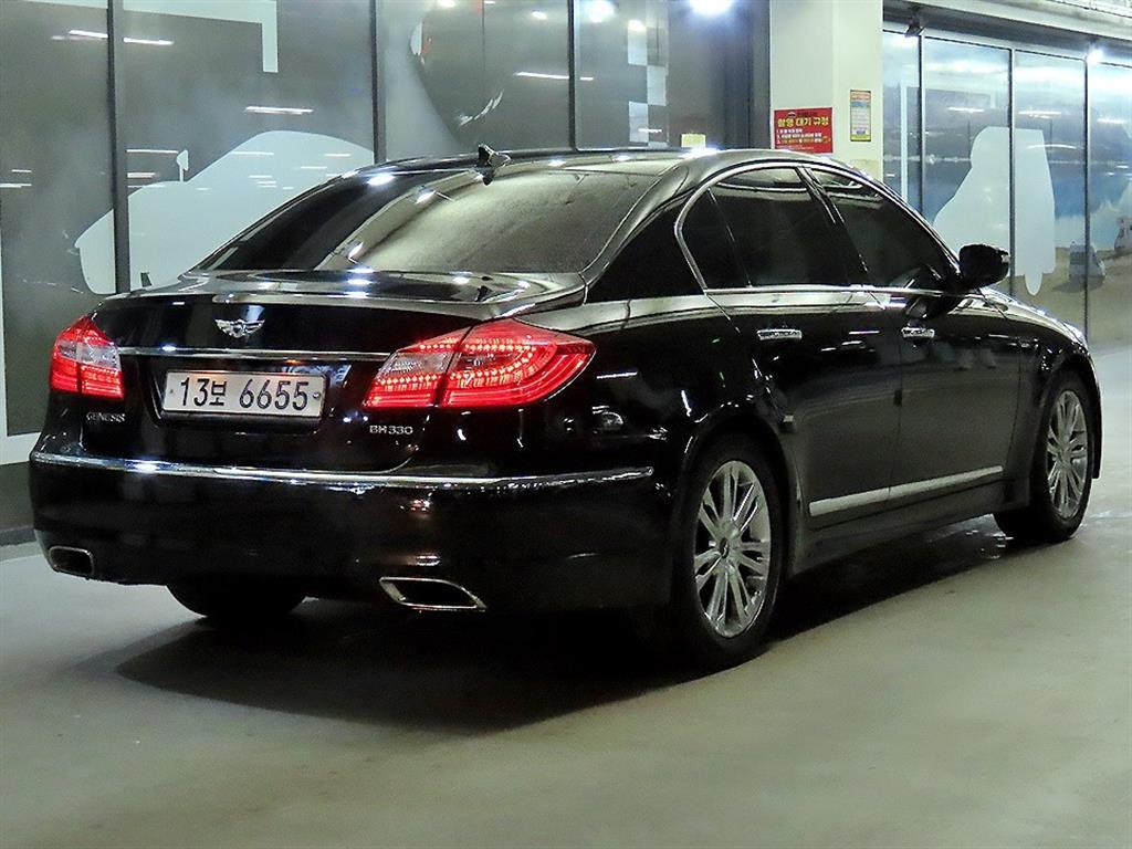 HYUNDAI Genesis - Vista 4