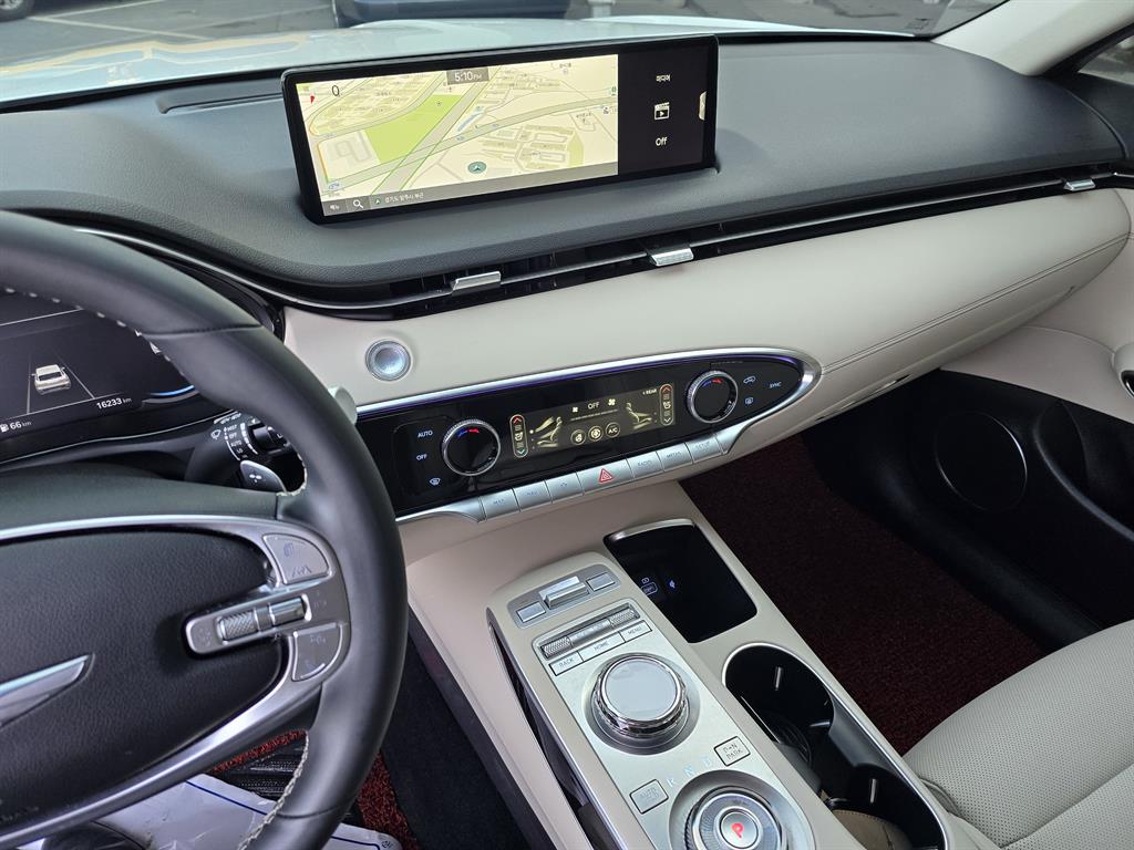 Genesis GV70 - Vista 11