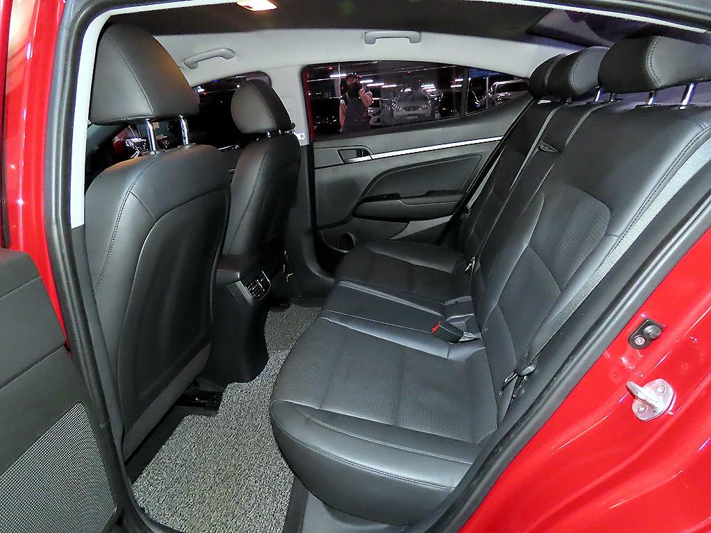 HYUNDAI Avante - Vista 7