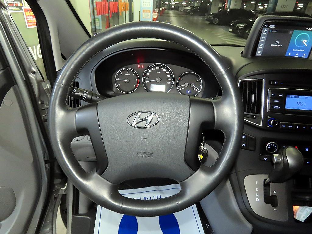 HYUNDAI Starex - Vista 8