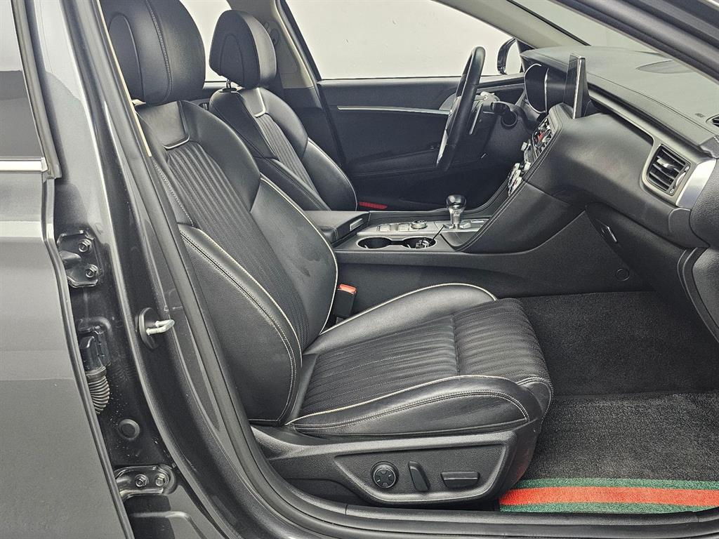 Genesis G70 - Vista 10