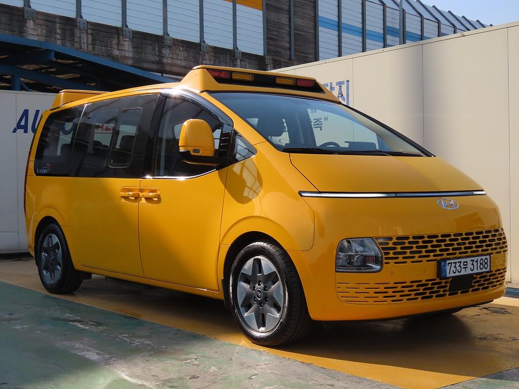 HYUNDAI Staria 2022 Amarillo - Importación desde Corea - HF Imports Iquique - Foto 1