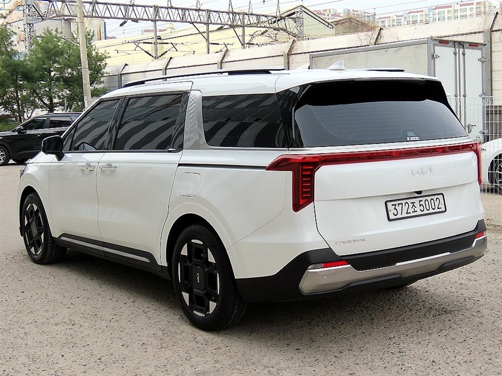 KIA Carnival - Vista 3