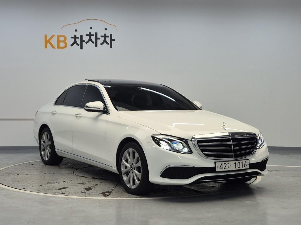 Mercedes Benz E class - Vista 4