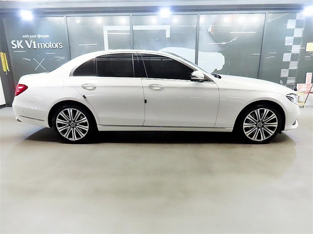 Mercedes Benz E class - Vista 3