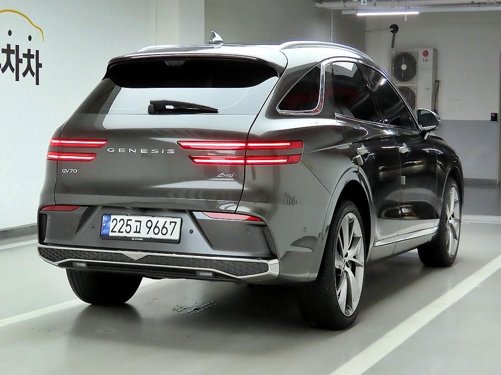 Genesis GV70 - Vista 4
