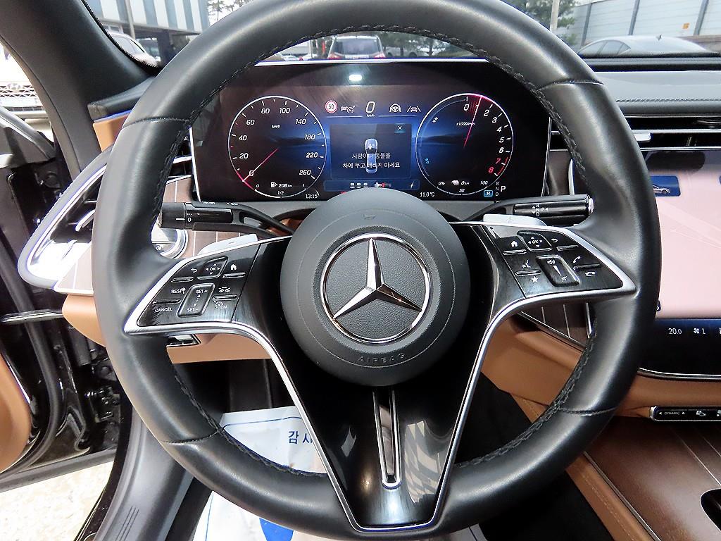 Mercedes Benz E class - Vista 8