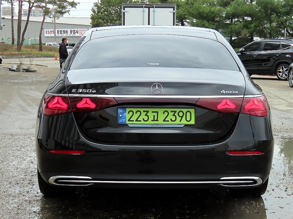 Mercedes Benz E class - Vista 4