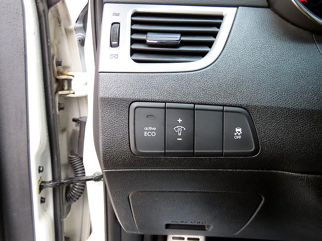 HYUNDAI Avante - Vista 12