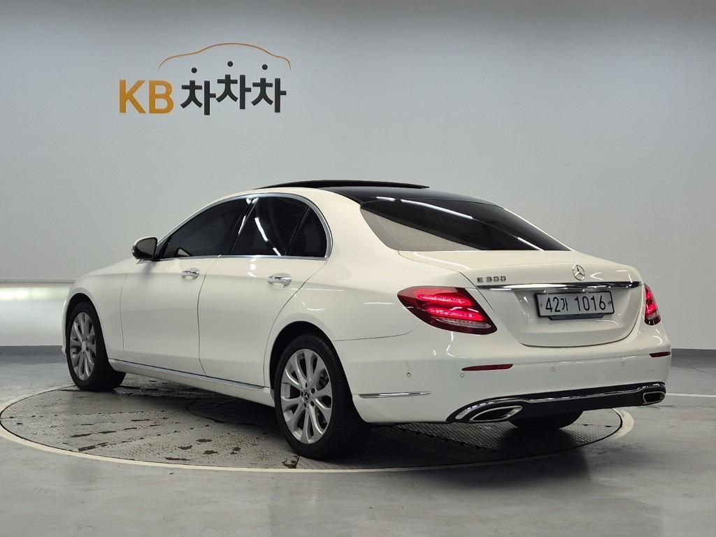 Mercedes Benz E class - Vista 2