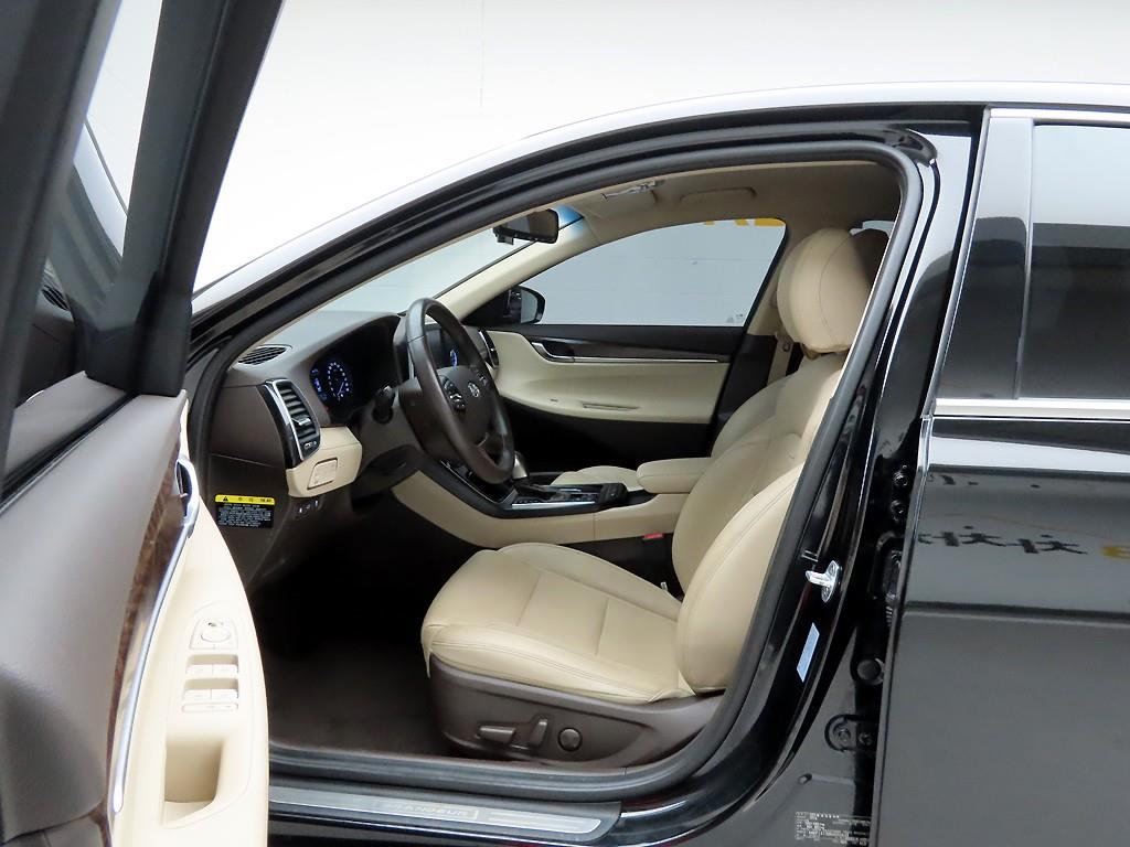 HYUNDAI Grandeur - Vista 12