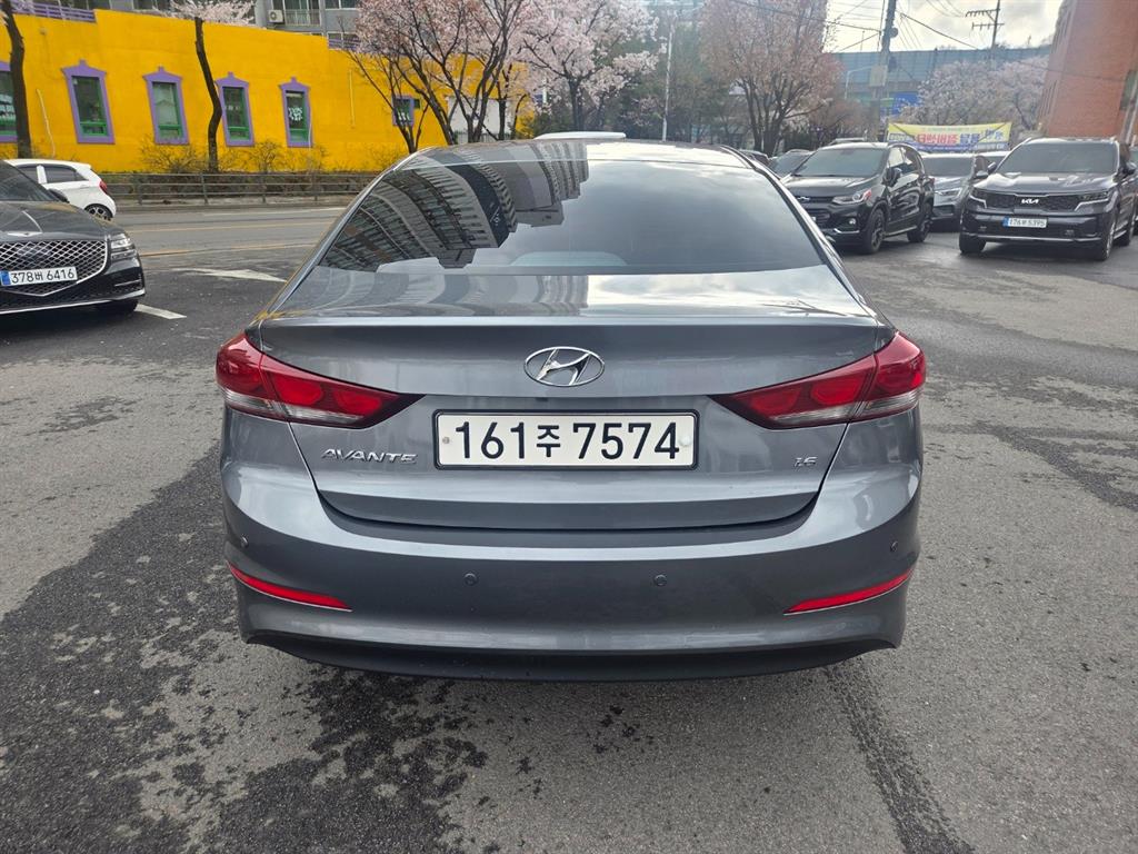 HYUNDAI Avante - Vista 4