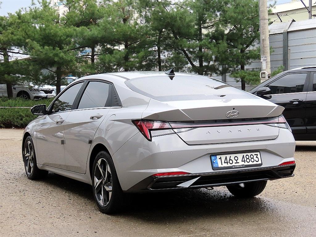 HYUNDAI Avante - Vista 3