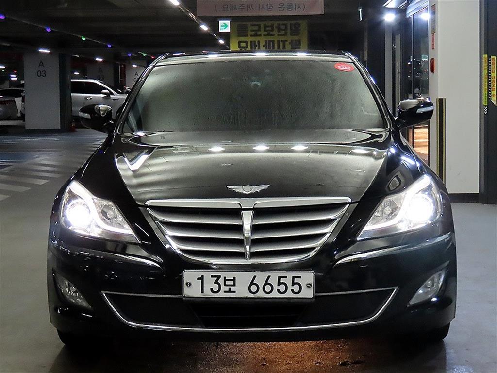 HYUNDAI Genesis - Vista 2