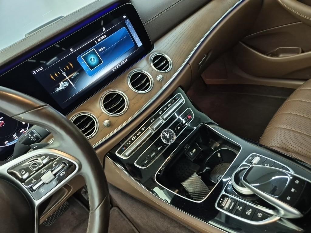 Mercedes Benz E class - Vista 9