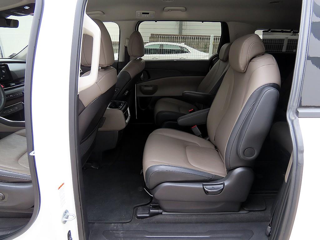 KIA Carnival - Vista 6