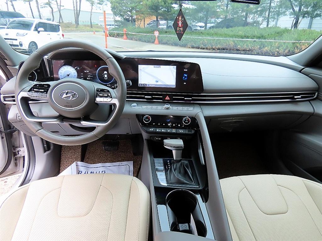 HYUNDAI Avante - Vista 7