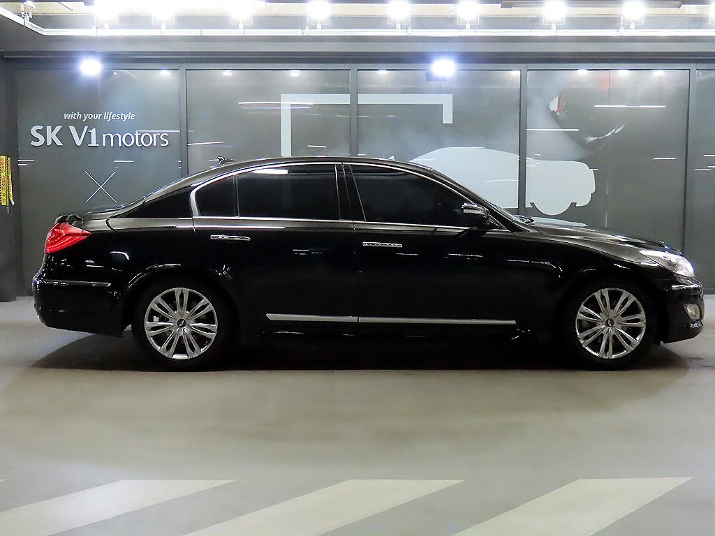 HYUNDAI Genesis - Vista 3