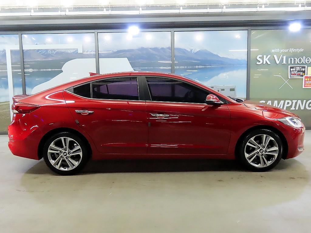 HYUNDAI Avante - Vista 3