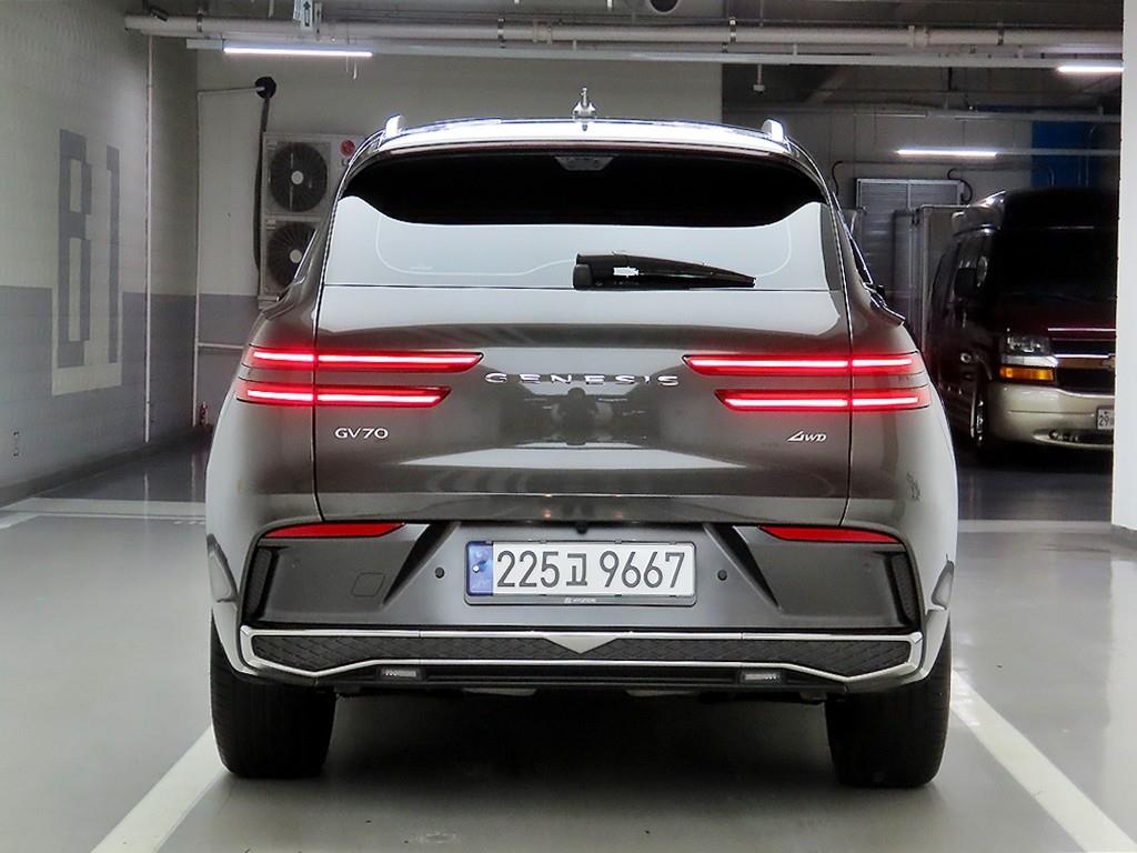 Genesis GV70 - Vista 3