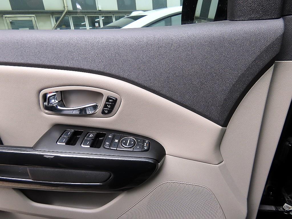 KIA Carnival - Vista 12