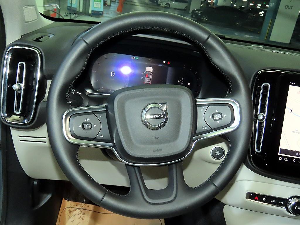 Volvo XC40 - Vista 8