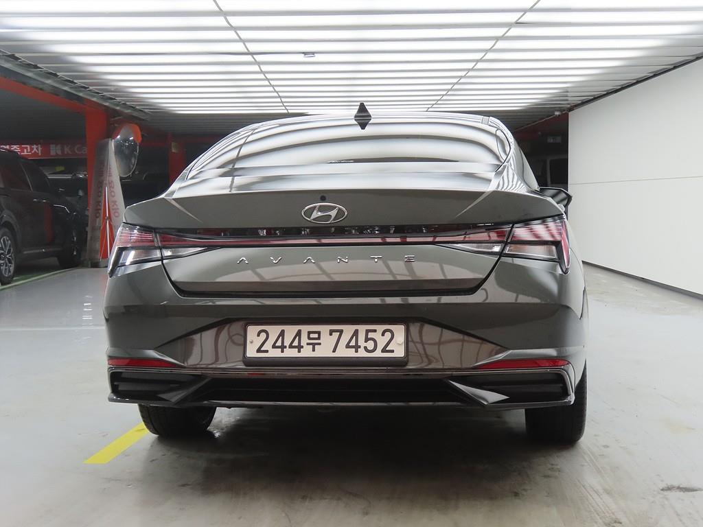 HYUNDAI Avante - Vista 3