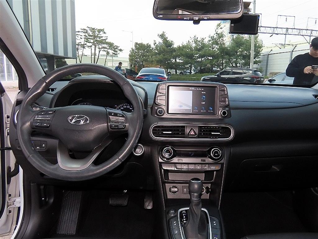 HYUNDAI Kona - Vista 7