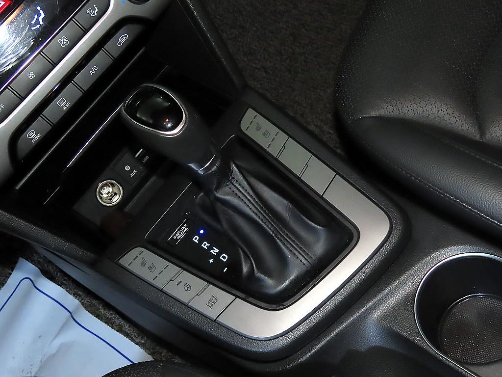 HYUNDAI Avante - Vista 12